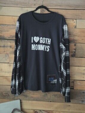 Upcycled Black 'I ♥ Goth Mommys' Graphic Plaid Sleeve Top